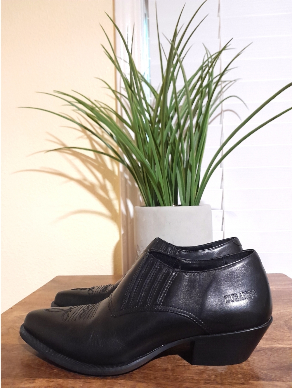 leather Durango pointed toe black heel ankle boots 6.5 Brazil made